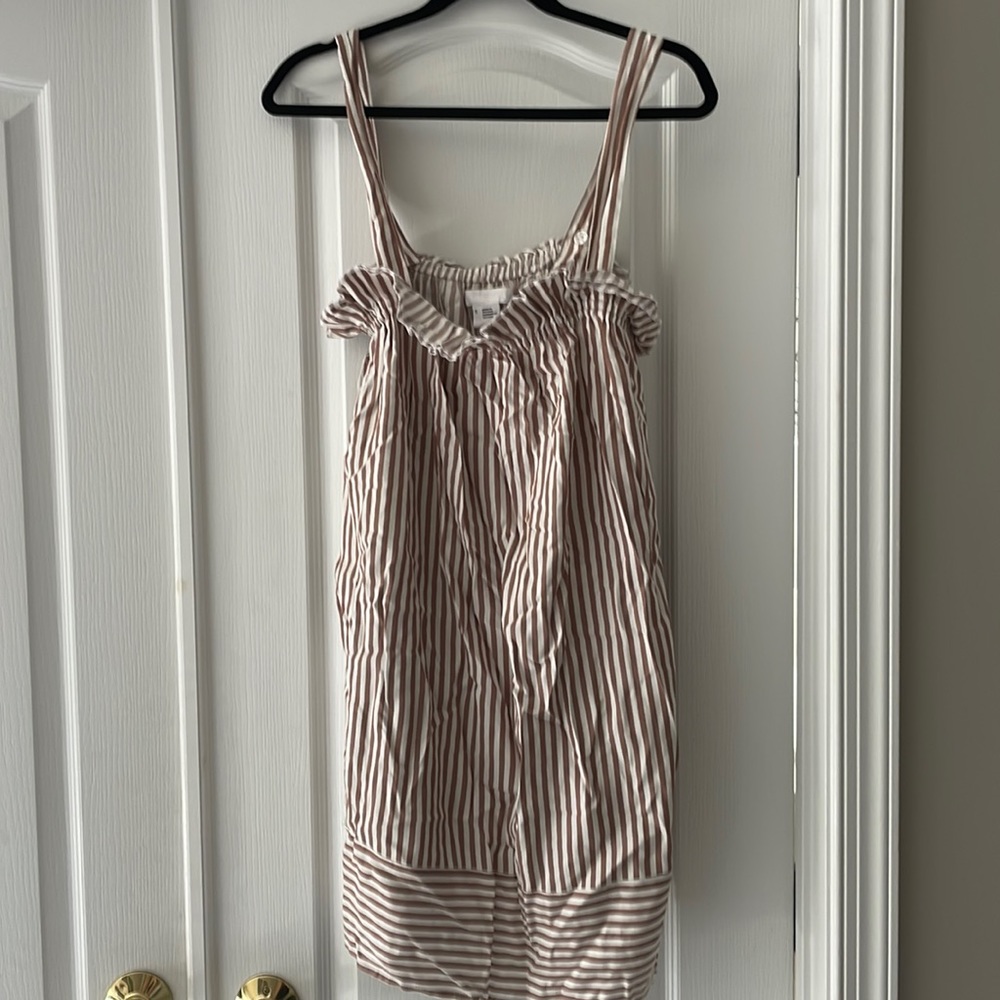 Dress with side pockets